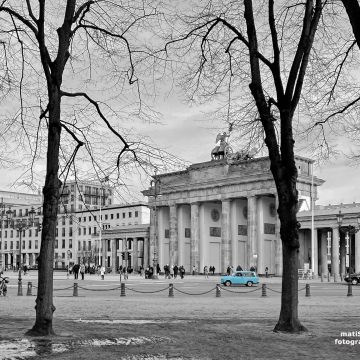 Leinwand "Der Trabi vor dem Brandenburger Tor" 40*60